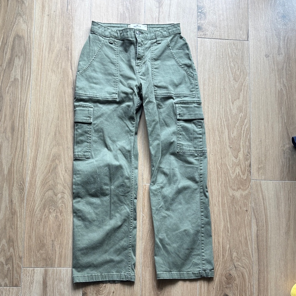 Hollister Women’s Olive Green Hugh-Rise Utility Dad Cargo Pants